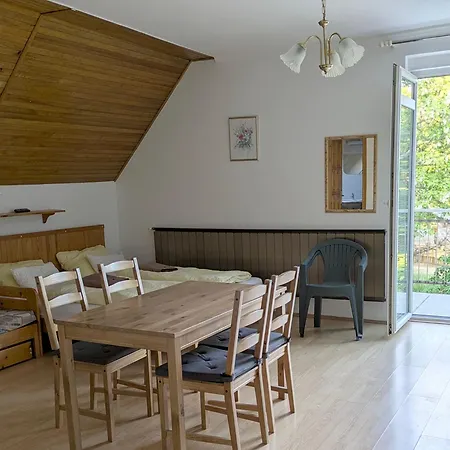 Livia Apartment *